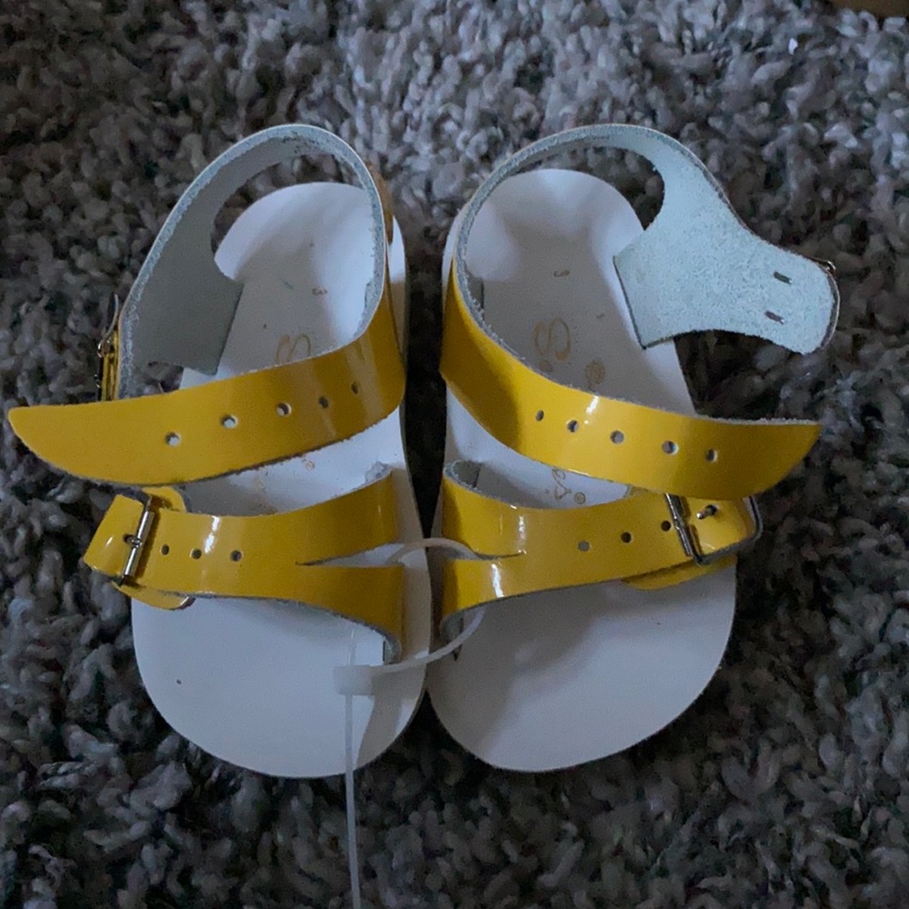 Yellow Sea Wees sandals